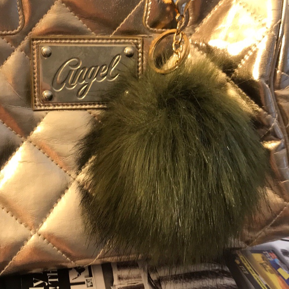 Green Windsor Pom puff